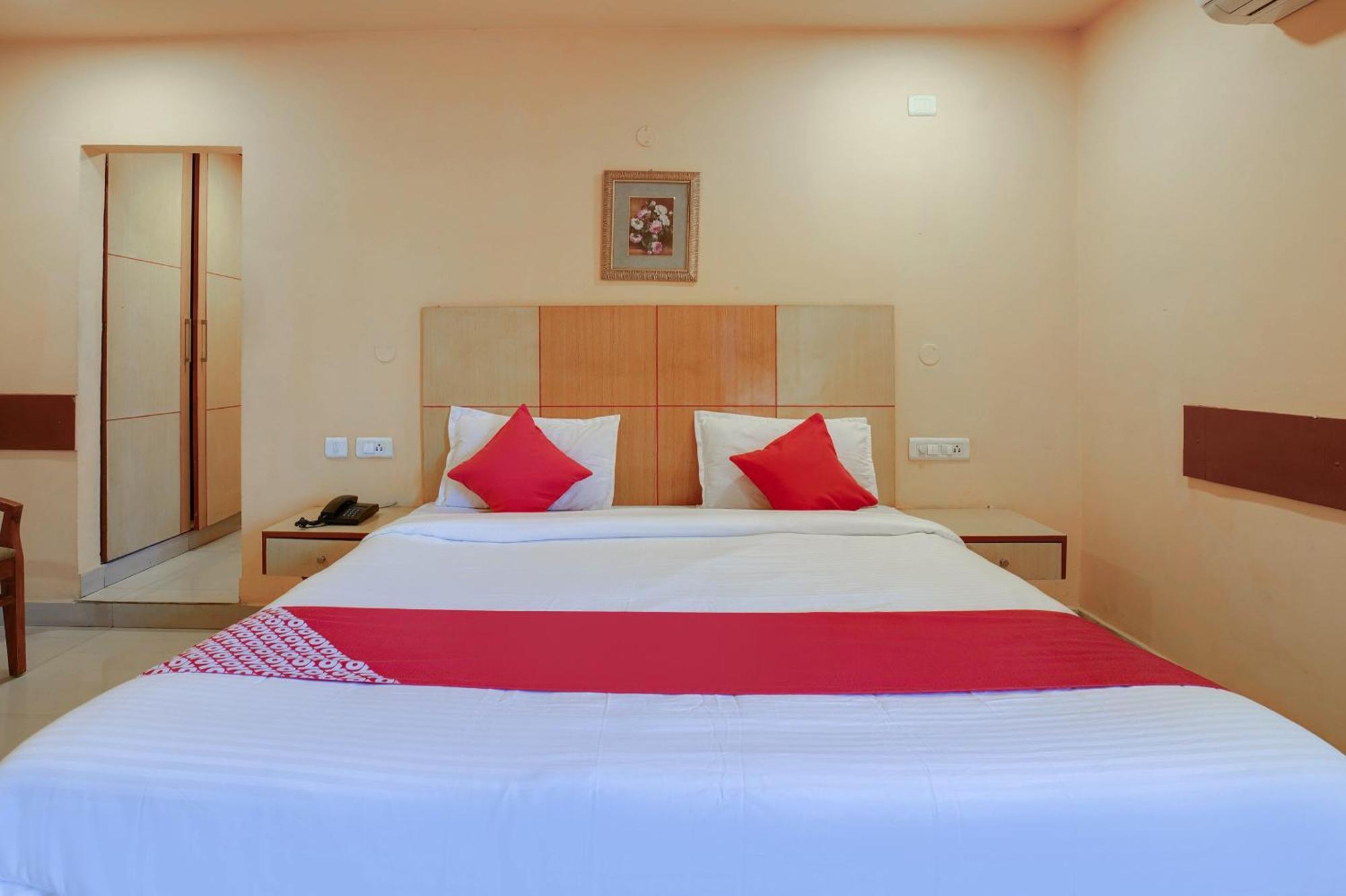 Hotel O Shanta Residency Lodge Sururnagar ภายนอก รูปภาพ
