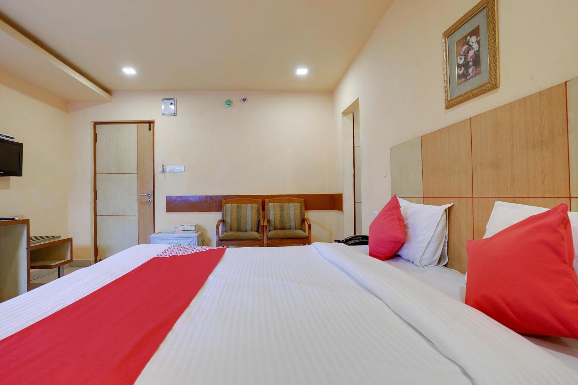 Hotel O Shanta Residency Lodge Sururnagar ภายนอก รูปภาพ