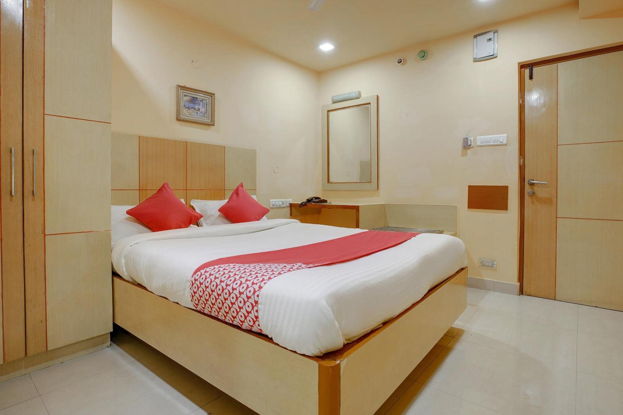 Hotel O Shanta Residency Lodge Sururnagar ภายนอก รูปภาพ