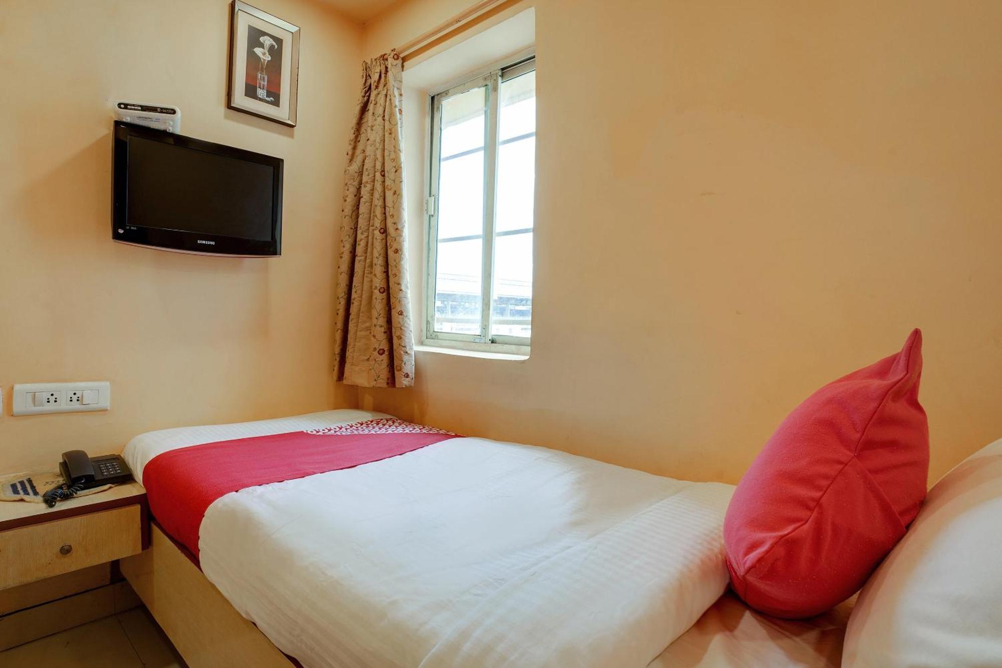 Hotel O Shanta Residency Lodge Sururnagar ภายนอก รูปภาพ
